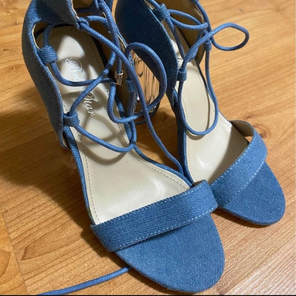 Heels Size 6 - Picture 2 of 2